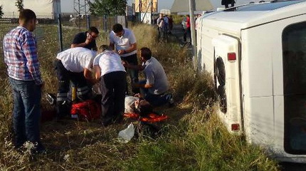 İşçi minibüsü devrildi:10 yaralı