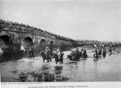 Osmanlı askerlerinin Büyükkarıştıran Köprüsü'nden geçişi
