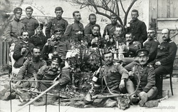 Şefik Bey'in evinde Bulgar askerleri Edirne'nin düşüşünü kutluyor 13 Mart 1913