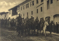 Sırp süvarileri Üsküp'te. 26 Ekim 1912