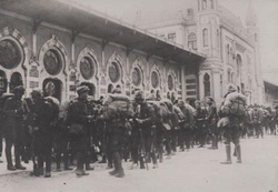 Osmanlı Ordusu Balkan Savaşı'na katılmak için Sirkeci Tren İstasyonu'nda hazırlanırlarken