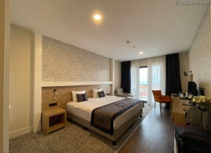 Des Otel
