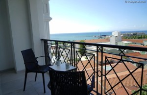 Des Otel